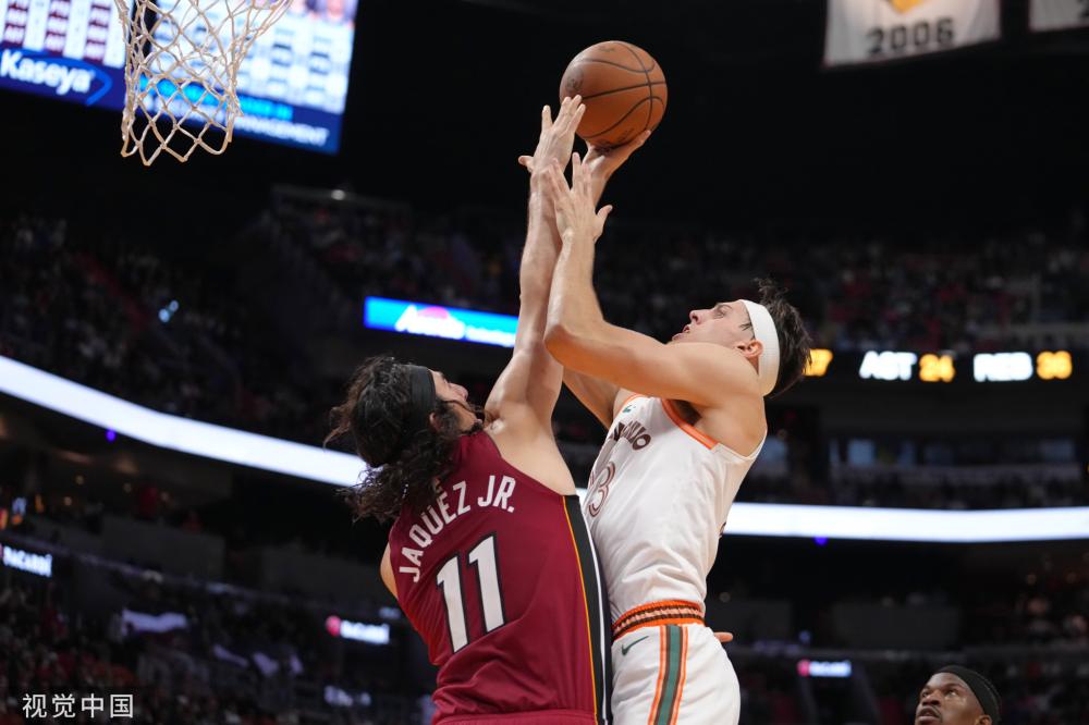 建立情感联 建立情感联